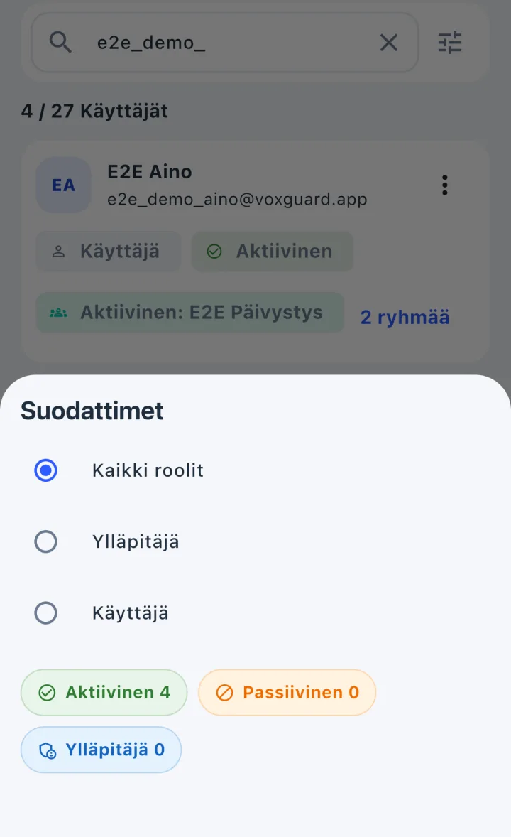 Käyttäjälistan suodatinpaneeli, jossa voi valita kaikki roolit, ylläpitäjät tai käyttäjät.